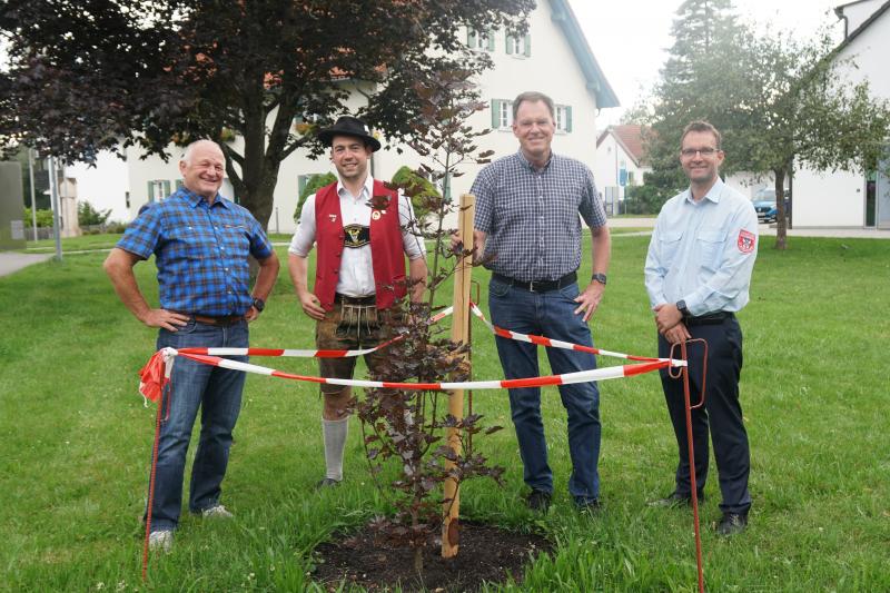 Der Krieger- und Soldatenverein Schöngeising/Holzhausen, die Freiwillige Feuerwehr Schöngeising und die Blasmusik Schöngeising waren am 09. Juni 2024 zu Gast bei der 125-Jahrfeier der Freiwilligen Feuerwehr in unserem Nachbarort Holzhausen.
