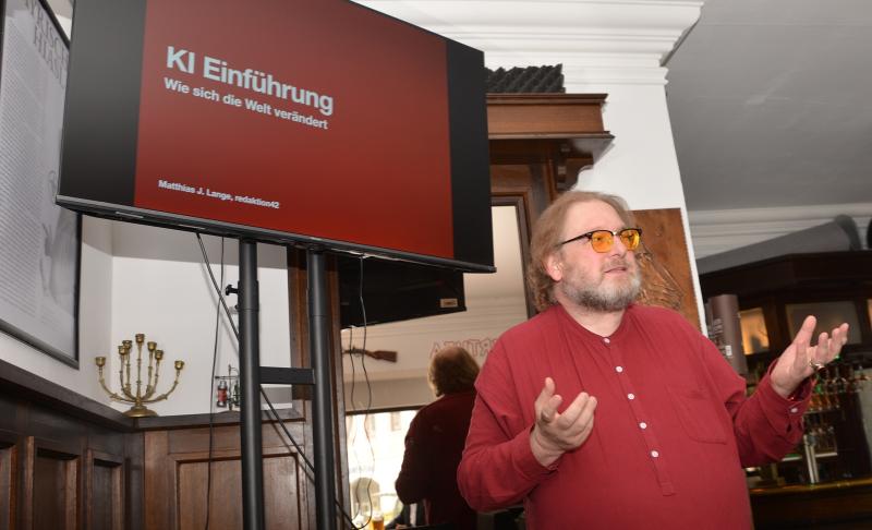 –  Zu einem Vortrag über „Künstliche Intelligenz (KI) – wie sich die Welt verändert“  lud unlängst der Brucker Gewerbeverband im Rahmen des regelmäßig stattfindenden Unter-nehmerfrühstücks in die Brucker Gaststätte Tortuga ein. 