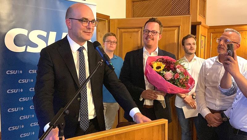 Absolut einig waren sich die Delegierten als CSU-Abordnungen der Landkreise Starnberg und Landsberg sowie der Stadt Germering  bei der Wahl ihres CSU-Direkt-Kandidaten für die Bundestags-Wahl 2025. Dazu wurde Micheal Kießling (MdB) jüngst im „Oberen Wirt“ im Gilchinger Altdorf einstimmig bei einer Enthaltung gewählt