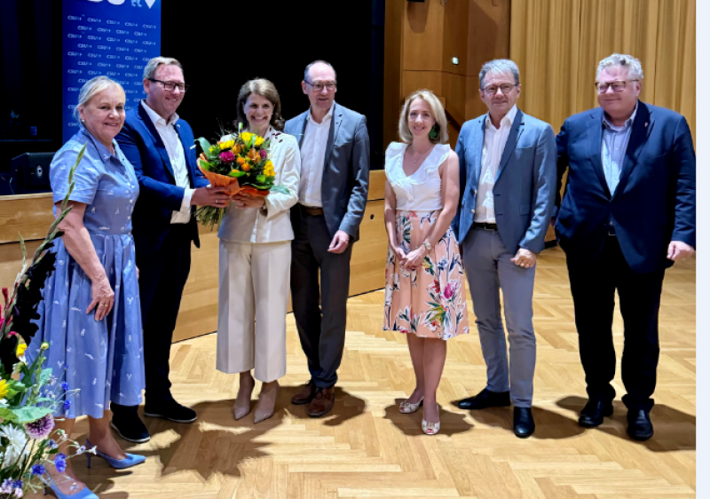 Die CSU-Delegierten im Bundeswahlkreis Dachau und Fürstenfeldbruck haben die Bundestagsabgeordnete Katrin Staffler heute erneut als Direktkandidatin für die Bundestagswahl im September 2025 nominiert. In der Versammlung wurde sie mit 97,8 Prozent der Stimmen ohne Gegenkandidaten gewählt. Dazu erklärte Katrin Staffler: „Mit dem heutigen Abend fällt der Startschuss für die Bundestagswahl im kommenden Jahr. Als CSU stellen wir die Weichen für den politischen Wechsel, den unser Land so dringend braucht."