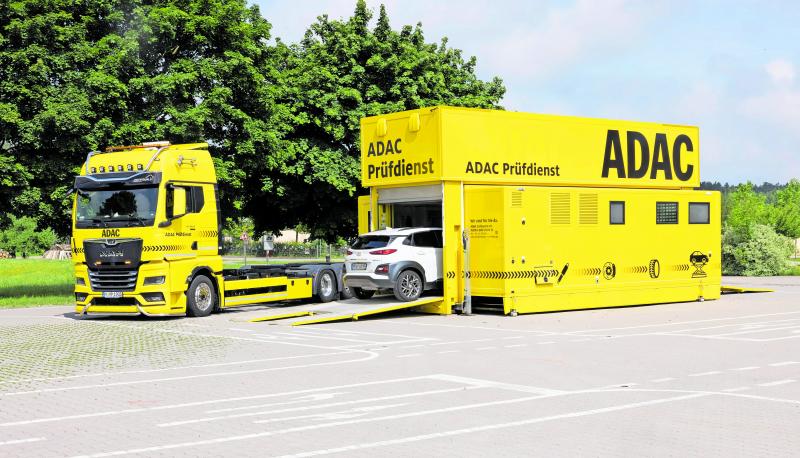 Auf Nummer sicher unterwegs: Egal, ob ADAC Mitglied oder nicht – der Mobile Prüfdienst des ADAC Südbayern bietet allen Autofahrern die Möglichkeit, wichtige Funktionen ihres Fahrzeugs kostenlos untersuchen zu lassen.