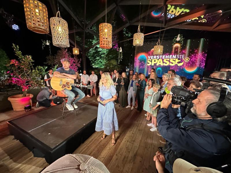 Anfang Juli fand eine ganz besondere Veranstaltung im Restaurant Fischer statt. Die beliebte Unterhaltungssendung "Verstehen Sie Spaß?" wählte das Restaurant als Drehort für ihr Sommerfest. 