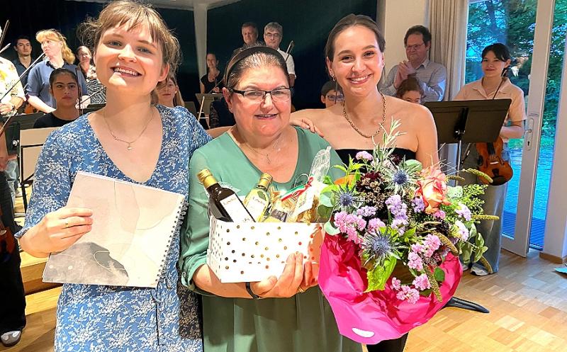 Das offizielle Schuljahr in Bayern wurde für Julieta Craciunescu auch ihr letzter Schultag als fest angestellte Lehrerin der Musikschule Gilching. Nach 36 Jahren, unter anderem als Gründerin der Streicherklasse, geht die gebürtige Rumänin in Rente. Nicht ganz – als Mini-Jobberin wird sie auf Wunsch vieler Schüler und Schülerinnen und deren Eltern auch weiterhin für sie da sein.    