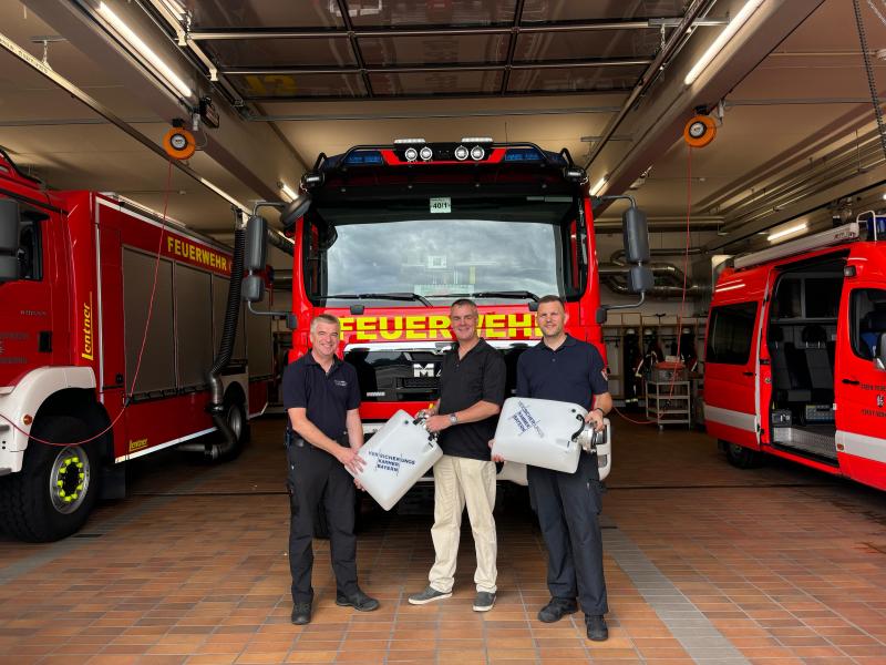 – Darüber freut man sich und ist dankbar bei der Feuerwehr Germering, dass nun besser auf zukünftige Einsätze vorbereitet werden und im Notfall noch effektiver geholfen werden kann: Anfang August durfte gemeinsam mit der Feuerwehr Unterpfaffenhofen eine wichtige Ergänzung zur Ausrüstung entgegengenommen werden.