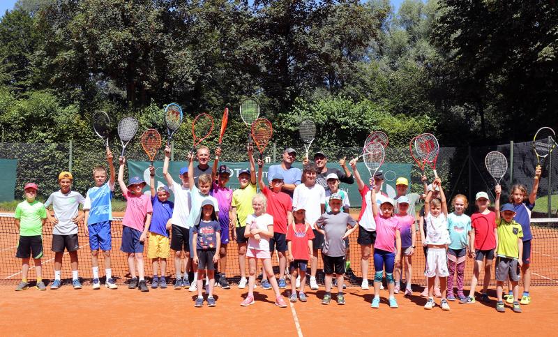 Anfang August wurde auf der Anlage des Tennisclub Olching e.V. in der Amperau 14 wieder die beliebte Tennis-Jugendwoche ausgerichtet. Teilnehmen konnten bei dieser Veranstaltung, die auch über das Olchinger Ferienprogramm angeboten wurde, Kinder und Jugendliche von sechs bis 15 Jahren.