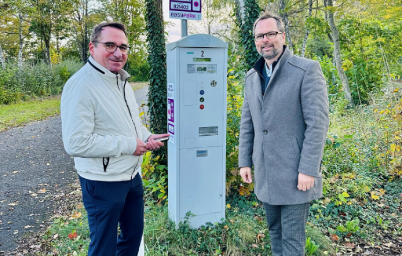 Die Stadt Olching bietet seit Anfang Oktober das Parken am Olchinger See und am Gewerbering im Gewerbepark Geiselbullach mit der EasyPark-App an, als Alternative zum Ticketkauf am Parkscheinautomaten.