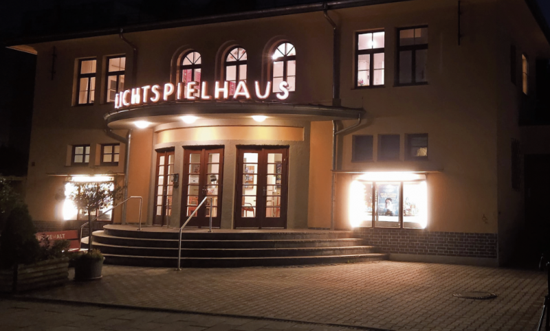 – Die IG Lichtspielhaus widmet die zweite Oktoberhälfte spannenden Kooperationen mit verschiedenen lokalen Organisationen. Eine Reihe von besonderen Filmvorführungen bietet ein abwechslungsreiches Programm, das gesellschaftlich relevante Themen in den Fokus rückt und zur gemeinsamen Auseinandersetzung einlädt.