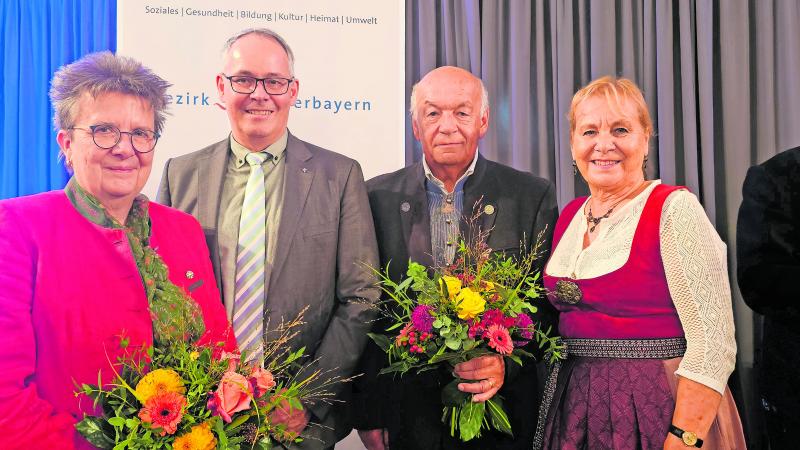 Die Bezirksmedaille Oberbayern wird jährlich an Personen verliehen, die sich durch außergewöhnliche Verdienste um die Gemeinschaft hervorgetan haben. In diesem Jahr wurden wieder zwei Personen aus dem Landkreis Fürstenfeldbruck ausgezeichnet. Bei der feierlichen Zeremonie im Tagungszentrum Kloster Seeon wurde ihr außerordentliches Engagement hervorgehoben.