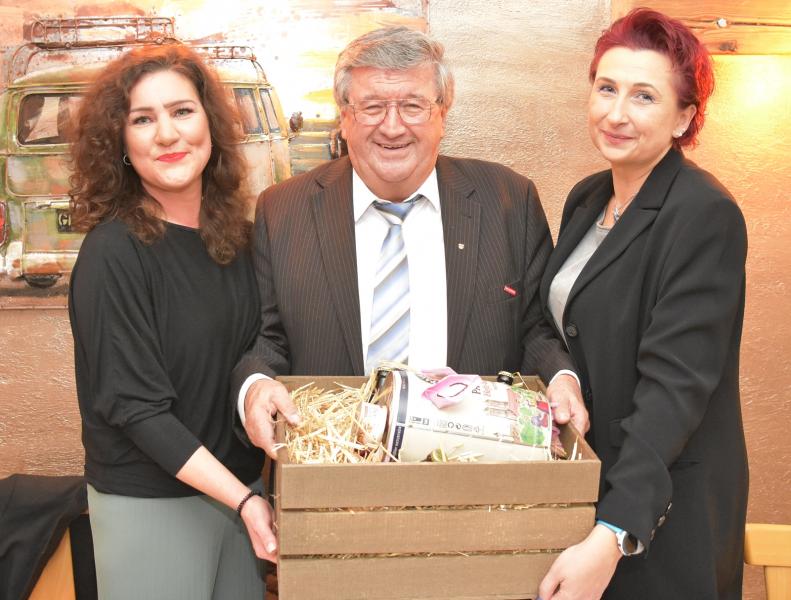 – Deutschlandweit haben die Finanzkontrollen zur Eindämmung von Schwarzarbeit zwar schon einige Erfolge gebracht, berichtete Friseur-Obermeisterin Bettina Zellhuber bei der Herbstversammlung im Restaurant „Greek-House“ in Germering, aber die sogenannten Bar-bershops sind dem Landesinnungsverband weiter ein Dorn im Auge