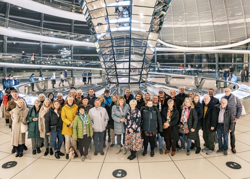 Auf Einladung der CSU-Bundestagsabgeordneten Katrin Staffler besuchten ehrenamtlich engagierte und politisch interessierte Bürger aus dem Wahlkreis Dachau-Fürstenfeldbruck den Deutschen Bundestag in Berlin. Die mehrtägige Bildungsreise ermöglichte den Teilnehmenden spannende Einblicke in die Arbeitsweise des Parlaments sowie in aktuelle politische und gesellschaftliche Fragestellungen.