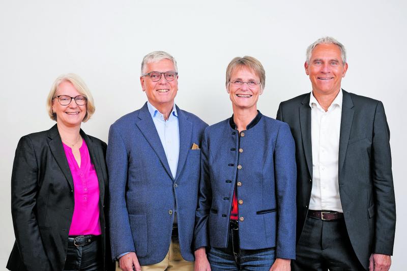 – Mitte Oktober fanden turnusgemäß die Wahlen von Vorstand und Stiftungsrat der Bürgerstiftung für den Landkreis Fürstenfeldbruck statt. Im Vorstand bestätigt wurden Dorothee von Bary und Dr. Grit Ullmann. Neu in den Vorstand gewählt wurden Norbert Gebhard (Finanzvorstand) und Tobias Lexhaller. Günther Bertram verabschiedet sich satzungsbedingt nun leider in den wohlverdienten Ruhestand, wird der Bürgerstiftung aber für den anstehenden Jahresabschluss noch beratend zur Seite stehen.