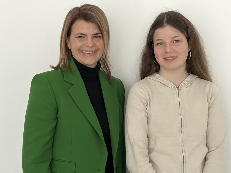 Im Rahmen des IHK-Programms „Ein Tag Azubi“ bot die CSU-Bundestagsabgeordnete Katrin Staffler der Schülerin Emma die Möglichkeit, ihren politischen Alltag im Wahlkreisbüro in Fürstenfeldbruck aus nächster Nähe kennenzulernen. 