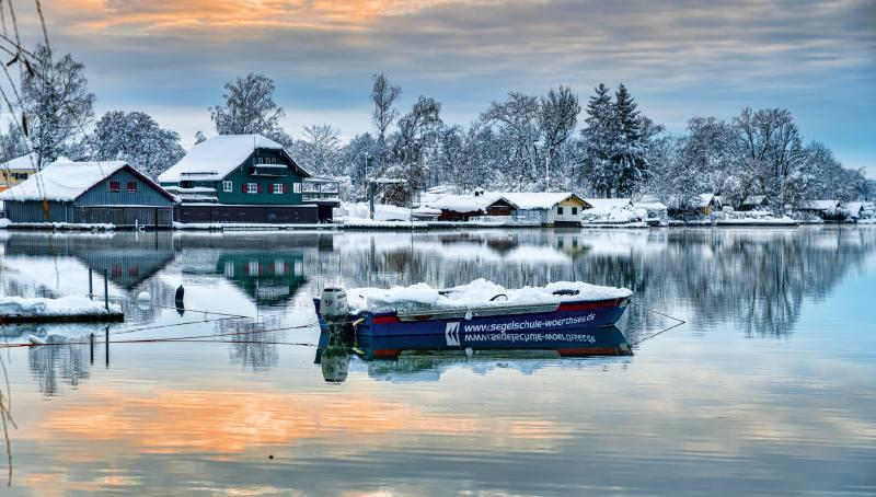 Der renommierte Fotodesigner Johann Belle aus hat erneut einen Wörthseekalender herausgebracht, der die Schönheit der Region in beeindruckenden Bildern festhält. Der Kalender, der in den Formaten DIN A3(20,99 €) und A2 (27,99 €) erhältlich ist, bietet eine wunderbare Möglichkeit, die spektakulären Landschaften und vielfältigen Perspektiven der Umgebung zu genießen.