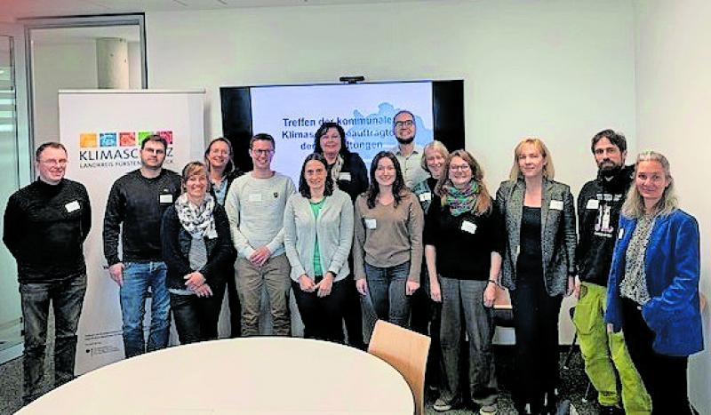 Auf Einladung des Klimaschutzmanagements des Landkreises Fürstenfeldbruck haben sich kommunale Klimaschutzakteure zum Austausch über aktuelle Entwicklungen und Herausforderungen im Klimaschutz getroffen. Top -Themen waren unter anderem der digitale Energienutzungsplan und eine Online-Plattform mit Lösungen für den Klimaschutz.