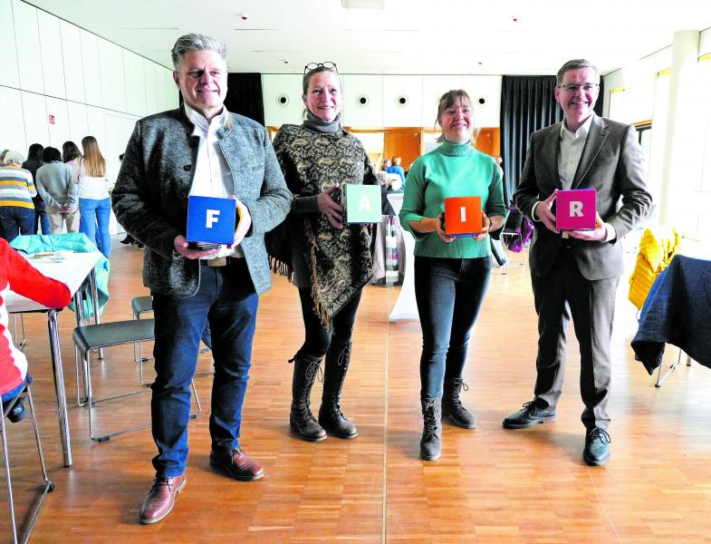 Die Gemeinden Gilching und Alling wollen künftig Hand in Hand arbeiten, wenn es um Fairen Handel geht. Beide tragen das Siegel „Fairtrade Town“ und wollen den Fairtrade Gedanken weiter in die Bevölkerung tragen.  Alling darf sich seit vergangenem Frühling Fairtrade Town nennen – Gilching schon einige Zeit länger.