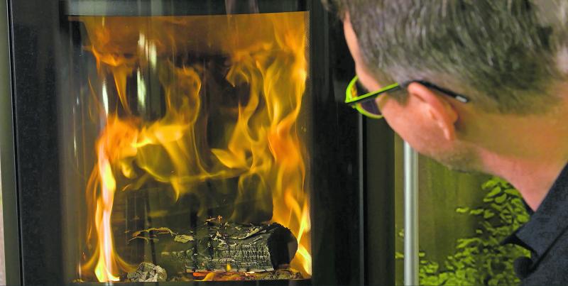Die Stadt Fürstenfeldbruck startet mit der Kampagne „Richtig Heizen mit Holz“. Ziel ist es, die lokale Luftverschmutzung durch eine optimierte Bedienung möglichst vieler privat genutzter Holzöfen schnell und deutlich zu verringern.