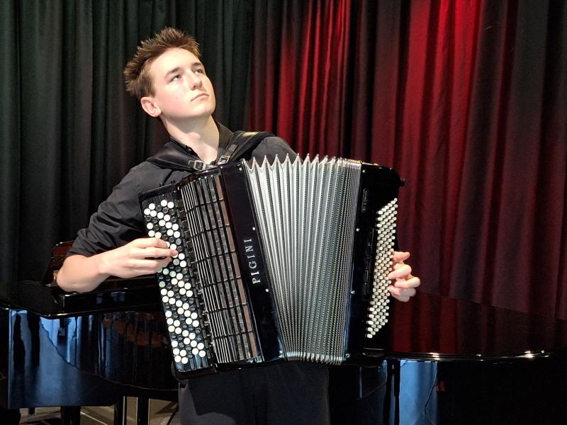 Beim Anfang Februar 2025 stattgefundenen Regionalwettbewerb „Jugend musiziert“ waren zwei Nachwuchsspieler des Akkordeonorchesters Unterpfaffenhofen e. V. (AOU) äußerst erfolgreich. 