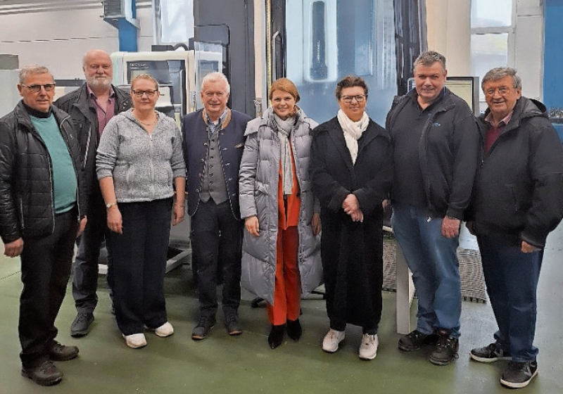 Auf Wunsch der Mittelstandsunion besuchten Mitglieder der Vorstandschaft gemeinsam mit der Bundestagsabgeordneten Katrin Staffler die Firma Ostermeier Feinmechanik in Loitershofen. 