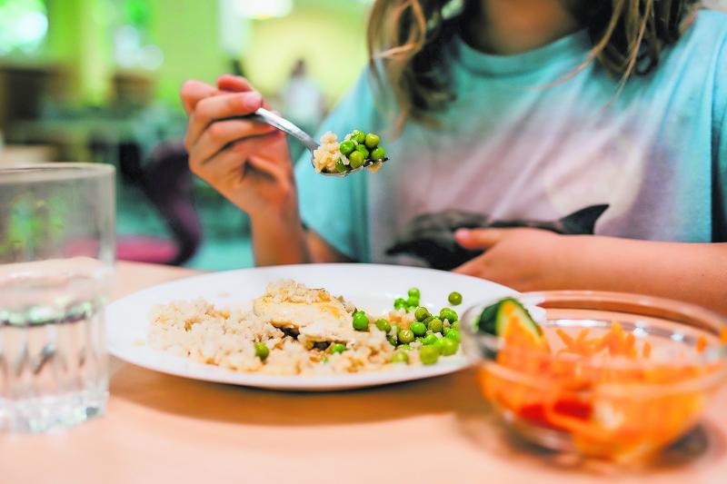 Von 1 bis 18 – ordentlich essen: Alle rund 40.580 Kinder und Jugendlichen im Landkreis Fürstenfeldbruck sollen mittags die Chance auf ein warmes Essen haben – zum Null-Tarif. Diesen „Mahlzeit-Appell“ richtet die Gewerkschaft Nahrung-Genuss-Gaststätten (NGG) an die Parteien zur Bundestagswahl. 