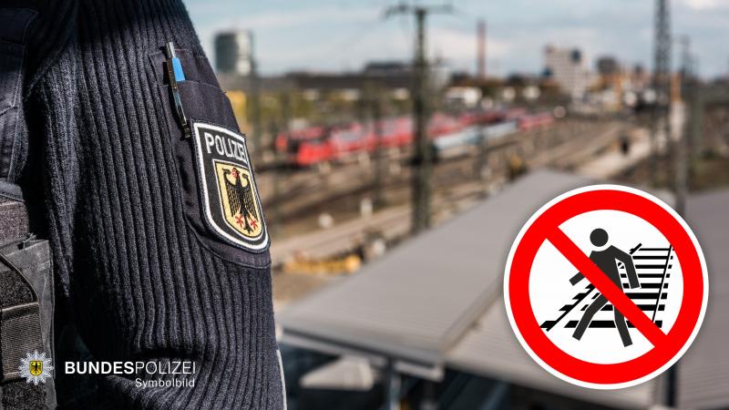 Am Sonntagabend (13. April) hielten sich drei Jugendliche im Alter von 14 und 15 Jahren in der Nähe des S-Bahnhaltepunktes Eichenau auf. Einer der 15-Jährigen legte Schottersteine auf die Schienen. Daraufhin kam es zu einem gefährlichen Vorfall mit einer einfahrenden S-Bahn. Kurz darauf entfernte sich einer der Jugendlichen vom Tatort.