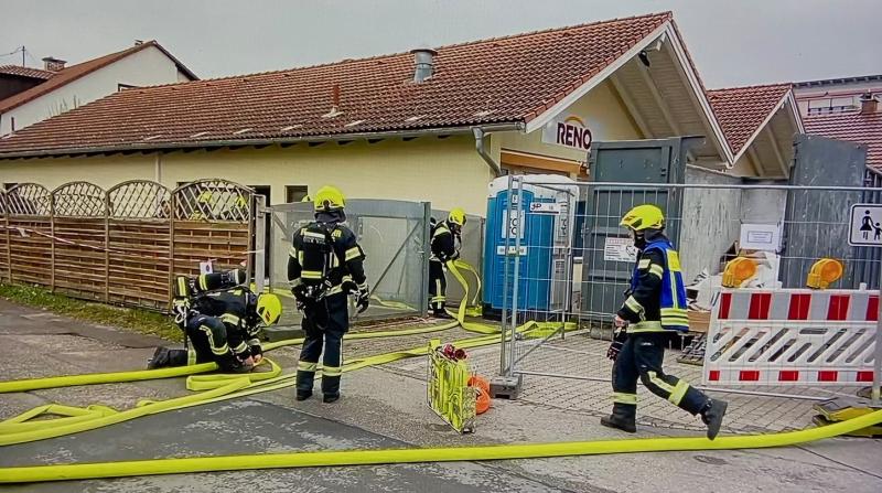 Die Tage sind gezählt, die Abrissbirne steht bereits in den Startlöchern. Im Mai soll das ehemalige „Kaufhaus Herz“, Nachfolger war das Schuhhaus RENO, abgerissen werden. Eigentümer ist Manfred Herz, der trotz intensiver Suche keinen Nachfolger für das in Insolvenz gegangene Schuhhaus gefunden hat. Weshalb das Gebäude an der Sonnenstraße 36/38 nun einem modernen Wohngebäude mit 18 Wohneinheiten weichen wird.