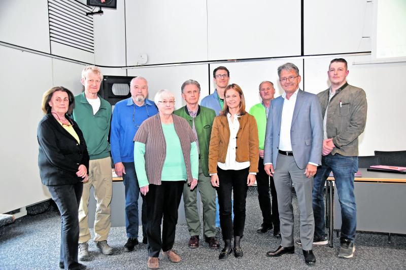 Anlässlich der konstituierenden Sitzung des Naturschutzbeirats beim Landratsamt Fürstenfeldbruck überreichte Landrat Thomas Karmasin den neuen Mitgliedern des Naturschutzbeirats die Berufungsurkunden.