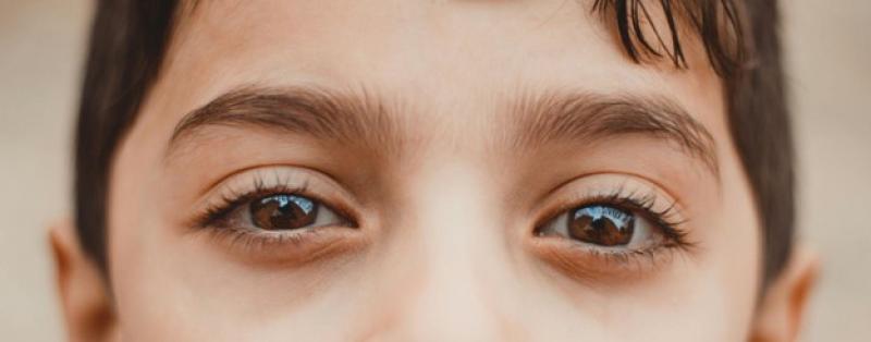 Nahaufnahme der Augen eines Jungen