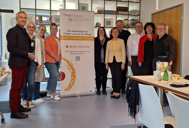 Von links: Bürgermeister Norbert Seidl, Daniela Schulte, Ulrike Hartmann, Johanna Lühmann, Anja Wirth, Martina Drechsler,Peter Kastenmeier, Thomas Kordt, Barbara Ponn und Bernhard Ufholz.