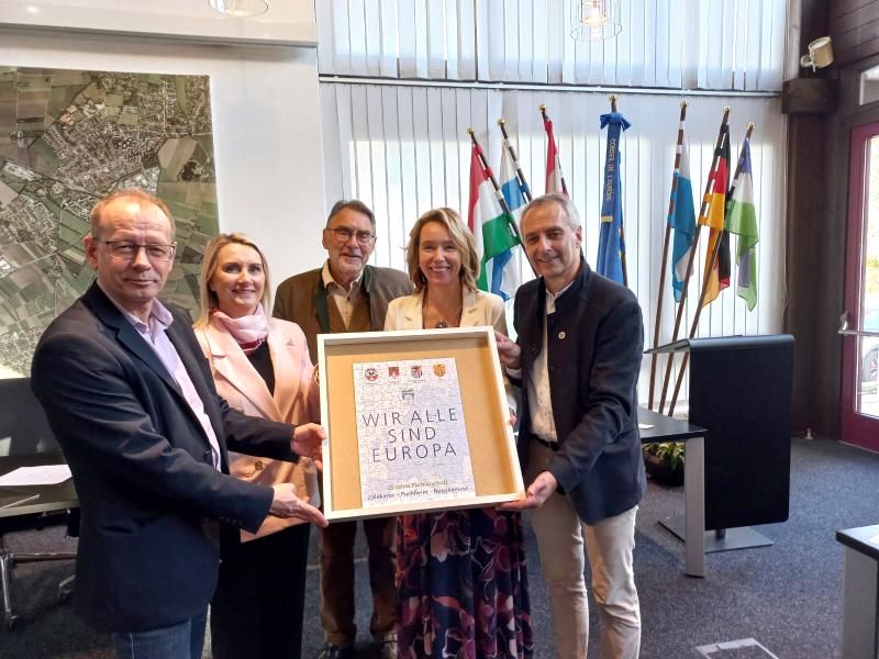 Von links: Jácint Horváth (Erster Bürgermeister Nagykanizsa), Terhikki Lehtonen (Stadt Salo), Altbürgermeister Dr. Herbert Kränzlein, Judit Pakulár (Erste Bürgermeisterin Zalakaros) sowie Erster Bürgermeister Norbert Seidl.