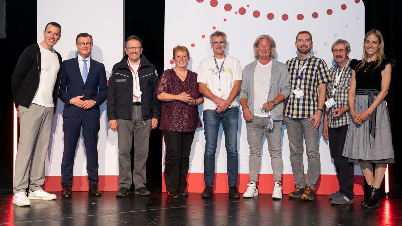Im Kreisverband Fürstenfeldbruck wurden für jeweils 75 Blutspenden Mykola Ambroziak, Manfred Moschner, Ralph Walter Nolte, Isabella Rosskopf und Richard Jakob Schoonhoven geehrt.