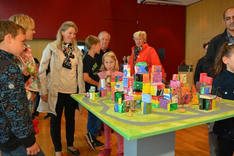 Eine bunte, fröhliche Stadt - so stellen sich die Kinder ihr Germering vor.