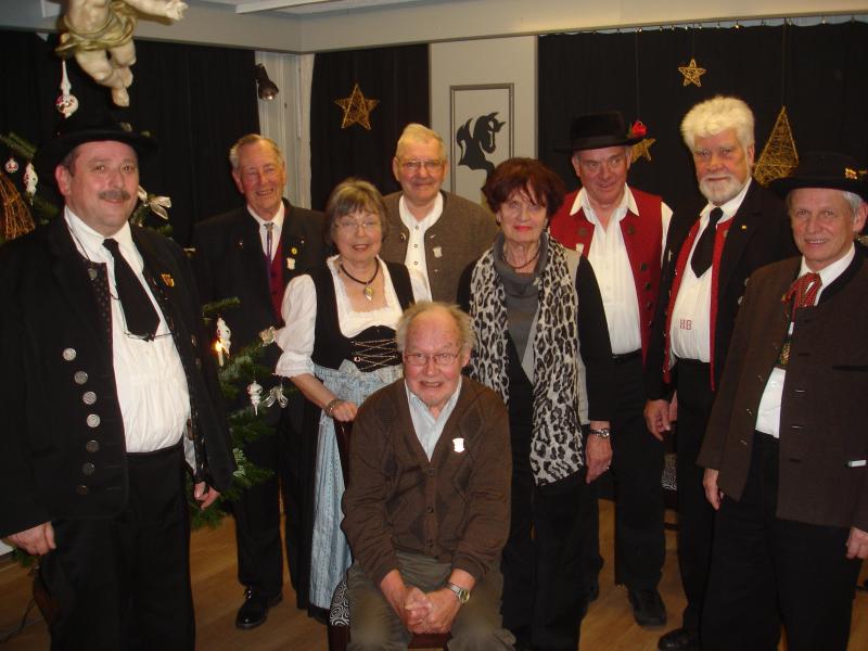 Bei der Weihnachtsfeier des Heimat-und Trachtenvereins d'Parsberger wurden zum Abschluß des 30-jährigen Vereinsjubiläums die Gründungsmitglieder geehrt. 