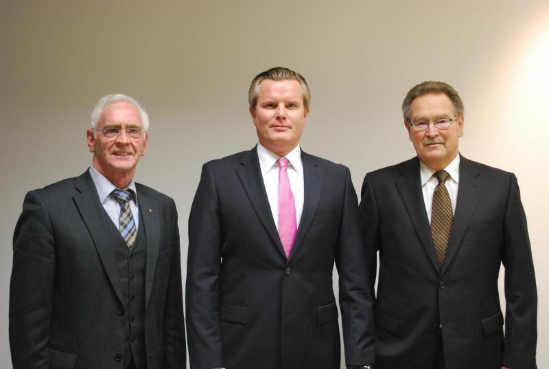 Von links Oberbürgermeister Sepp Kellerer, der künftige Geschäftsführer der Stadtwerke Enno Steffens und Geschäftsführer Karl Heinz Schönenborn.