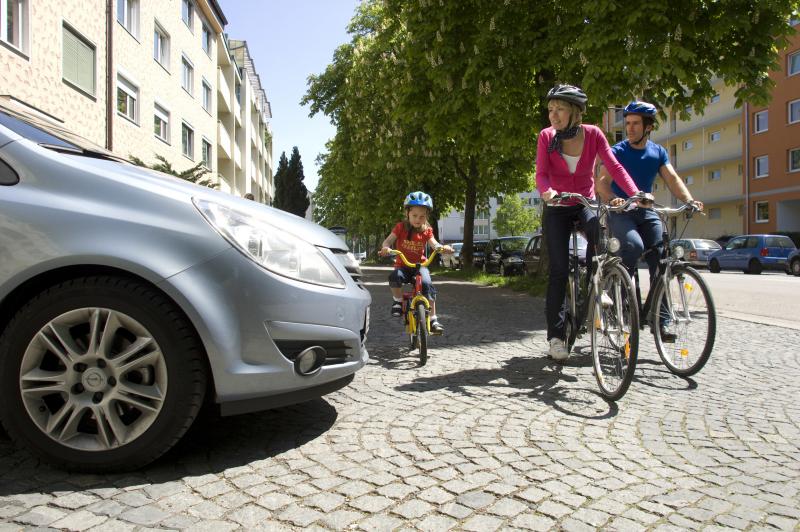 fahrrad fahren auf dem gehweg alter