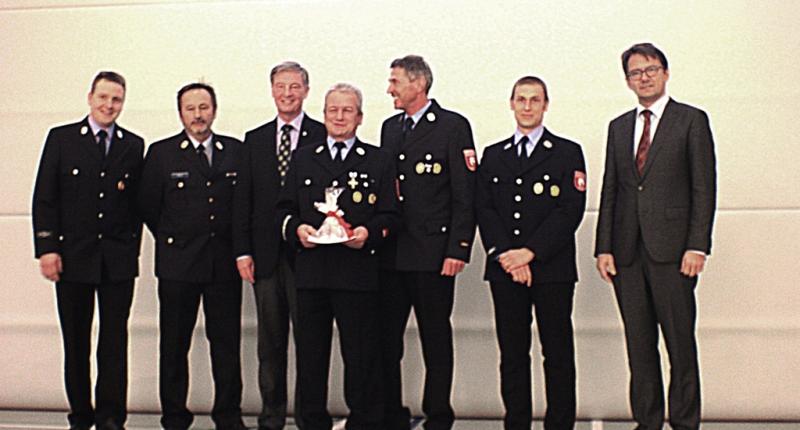 Anlässlich der Bürgerversammlung in Alling Ende November wurde Michael Metz für seine 40-jährige aktive Mitgliedschaft in der Freiwilligen Feuerwehr geehrt