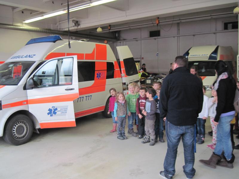 Für die Kinder des AWO-Kindergarten Schatzkiste war der Besuch bei der Aicher Ambulanz Union ein aufregendes Erlebnis.