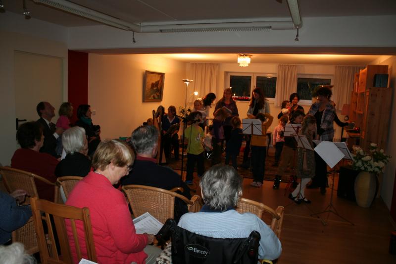 Die „PePa-Kids", eine Kindergruppe im Katholischen Frauenbund Olching, hatten Anfang Dezember wieder ein kleines weihnachtliches Konzert im „Betreuten Wohnen Amperblick" aufgeführt. 