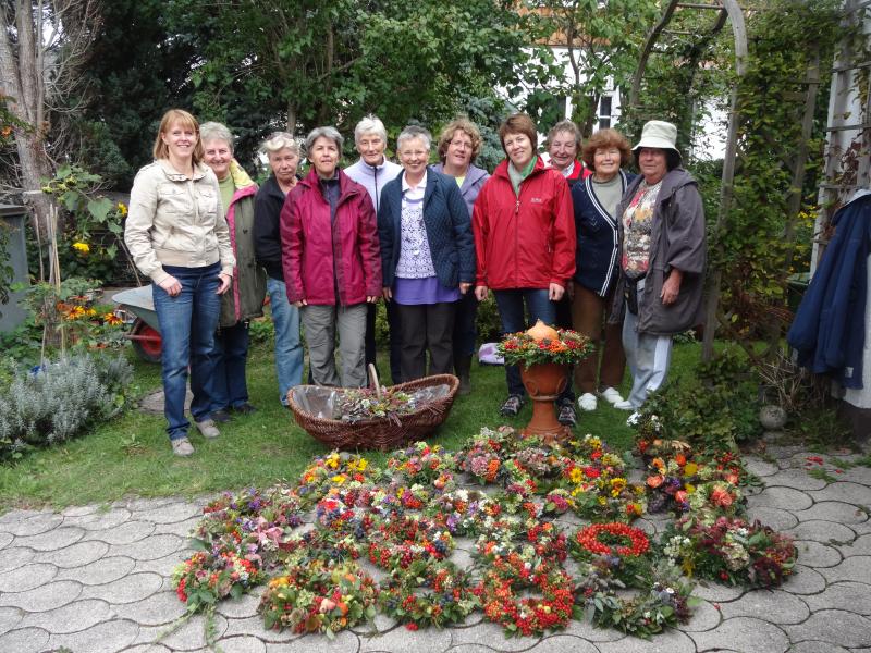 Der Obst- und Gartenbauverein Egenhofen hat dieses Jahr wunderschöne Herbstkränze gebunden