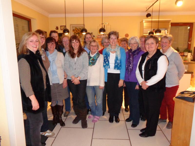 Vordere Reihe von links Susanne Ruf, Alexandra Berr, Christa Volz, Stefanie Umkehrer, Traudl Steglich, Gabriele Braun, Lydia Fluck und Jutta Strasdat. Hintere Reihe von links Renate Ohner, Margriet Dörffel, Heike Kerscher, Gudrun Hetzel, Ingrid Wild, Martha Graf sowie Renate Thiel.