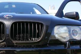 Am vergangenen Mittwoch, den 27.03.2019 fiel dem geschulten Auge eines Germeringer Zivilfahnders das Kennzeichen eines älteren BMW´s auf, der vor einer Doppelhaushälfte in der Lerchenstraße neben einigen Fahrzeugen mit bulgarischer Zulassung geparkt war. 