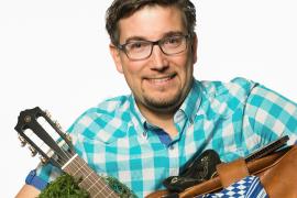 Am Freitag, 03. Mai, 20 Uhr, kommt Musikkabarettist Stefan Otto mit seinem Programm „Ois dabei“ ins Stockwerk (Oppelner Straße 5, Gröbenzell). Der Dingolfinger Kabarettist steht nun schon fast 15 Jahre auf der Bühne. Seit Ende 2017 gingen seine Videos durchs Netz wie ein Lauffeuer und katapultierten den Niederbayern nach vorne.