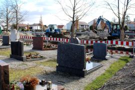 Ein Friedhof ist nicht nur ein würdevoller und bedeutsamer Ort, an dem Menschen die ewige Ruhe finden und Angehörige Abschied nehmen können, sondern im besten Fall gleichzeitig ein Ort zum Rasten und zur inneren Einkehr mit einer gewissen Aufenthaltsqualität.