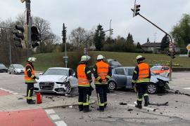 Es hätte ein schöner und ruhiger Sonntag werden können, doch es wurde ein ungewöhnlich einsatzreicher Tag für die freiwilligen Kräfte der Feuerwehr Fürstenfeldbruck. Bereits um 09:39 Uhr wurde der erste Alarm ausgelöst. 