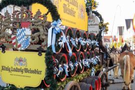 Passend zum Volksfest in Fürstenfeldbruck hat die König Ludwig Brauerei eine Überraschung parat: Zusammen mit 9 Ihrer Freunde bringt Sie die Brauerei zum Brucker Volksfest. Damit nicht genug, die König Ludwig Bierspezialitäten können Sie aus dem 1,0 Liter Exklusiv-Seidel mit bayerischer Raute genießen und bei einem reichhaltig gefüllten Brotzeitbrettl lässt sich das Fest am eignen König Ludwig Biertisch so richtig gut genießen.