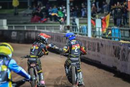 Das Finales des Speedway of Nations, der Paar-Weltmeisterschaft, findet erneut mit deutscher Beteiligung statt. Martin Smolinski, Kai Huckenbeck und Michael Härtel haben in der One-Solar-Arena in Landshut den Sprung ins Finale geschafft und werden Deutschland beim zweitägigen Finale in Russland vertreten.