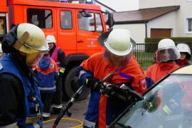 Die Übungseinsätze, welche am vergangenen Wochenende in Germering durchgeführt wurden, waren Teile des sogenannten Berufsfeuerwehrtages der Jugendfeuerwehr. Berufsfeuerwehrtag deswegen, weil die Länge des Übungstages der 24 – Stunden Schicht einer Berufsfeuerwehr entspricht. 