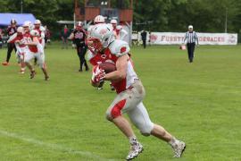 Kommenden Sonntag lädt die American Football Abteilung des TuS Fürstenfeldbruck die Nürnberg Rams ins heimische Stadion auf der Lände ein. Kickoff ist um 16:00 Uhr. Besonderes Highlight des Spieles wird Gast-Stadionsprecher Jan Stecker sein. Der sympathische Moderator der unter anderem aus der TV Sendung ran-NFL bekannt ist, wird das Spiel live kommentieren. 