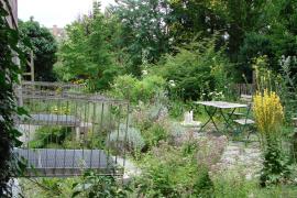 – Öffentliche Parkanlagen sind problemlos zu besichtigen, private Gärten dagegen blühen oft nur im Verborgenen. Aber gerade diese Gärten sind für den Gartenliebhaber besonders aufschlussreich. Denn durch den Besuch von unbekannten Anlagen erhält man eine Vielzahl von Anregungen und Ideen. 