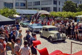 - Preisfrage: Wo findet man eine Kombination aus Oldtimertreffen und Live-Musik? Am besten noch mit einem Concours d’Élégance und einer Präsentation der teilnehmenden Fahrzeuge? Bevorzugt an einem freien Tag oder Sonntag, damit die Kinder mitkommen können. 