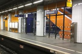 – Ein 24-Jähriger, der am Samstagabend (13. Juli) am S-Bahnhaltepunkt Marienplatz trotz bereits geschlossener Türen und abgefertigter S-Bahn noch in diese gelangen wollte, wurde vom anfahrenden Zug verletzt.